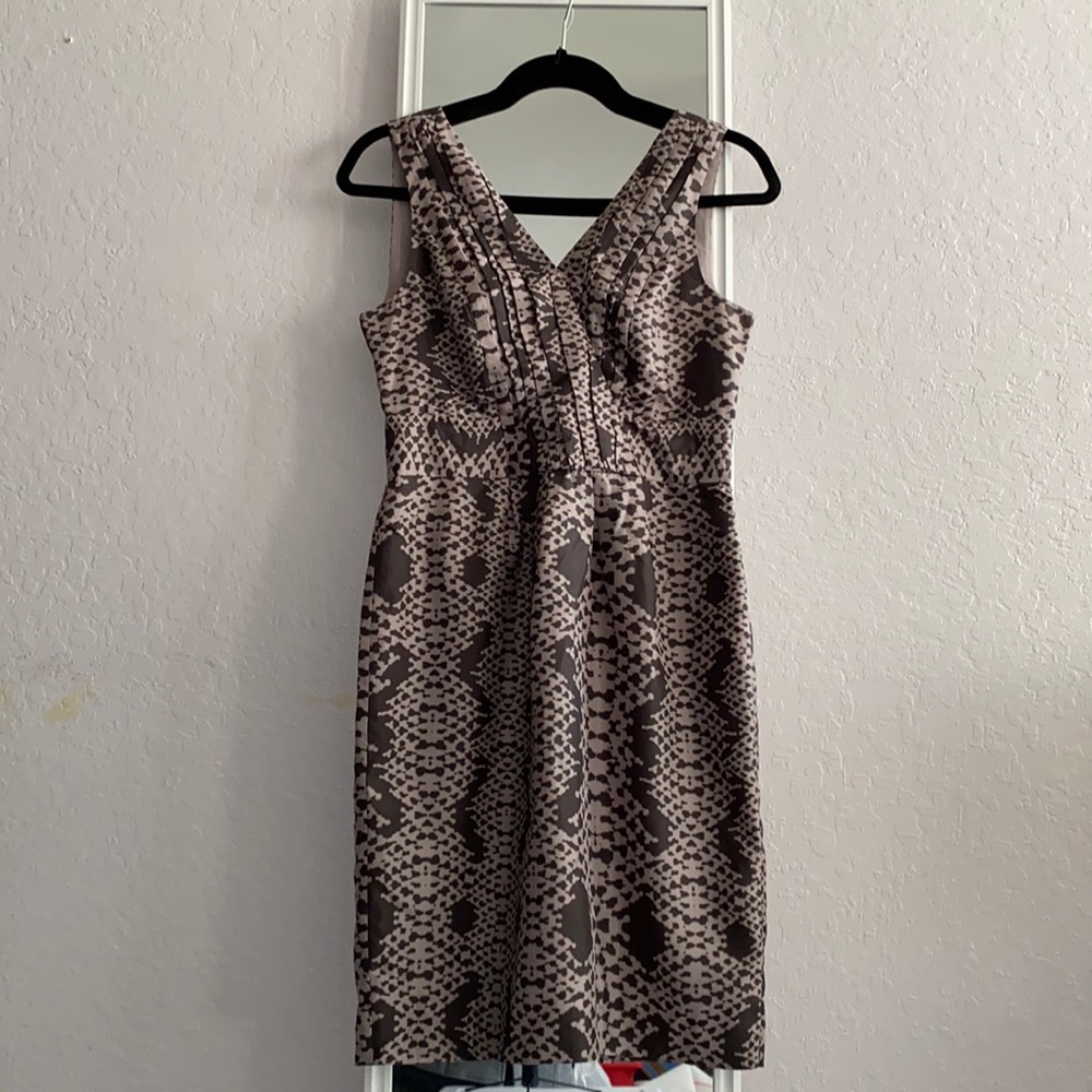 Banana Republic Silk Sheath dress 4P.  Excellent condition.
